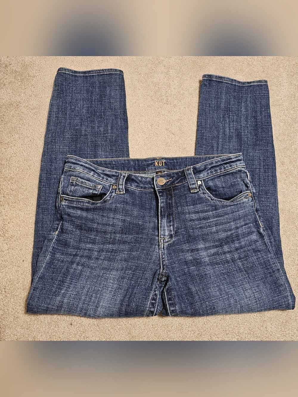 Kut from the Kloth Straight Jeans in Medium Blue Wash